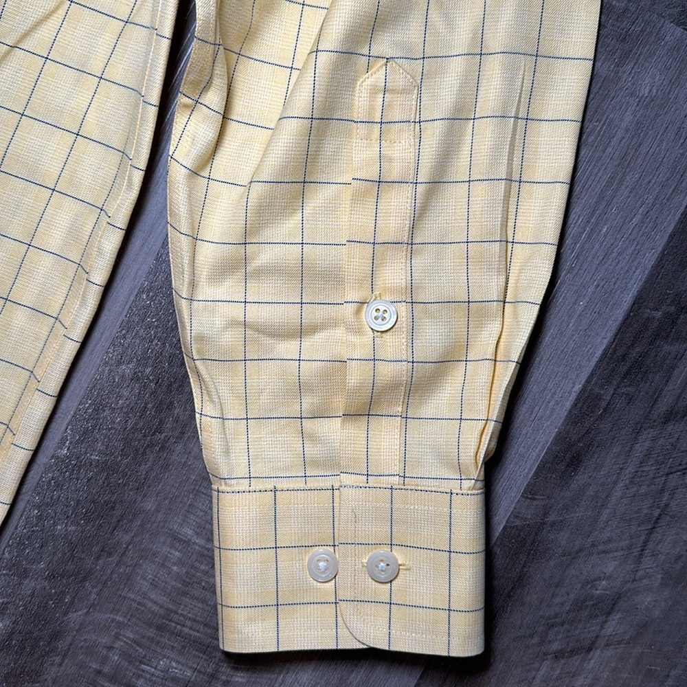 Orvis Long Sleeve Button Down - Medium - image 4